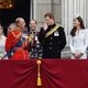 Слева направо: Королева Елизавета, Принц Филипп, Принц Чарльз, Герцогиня Кембриджская (Кейт Мидлтон) и принц Уильям