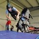 Школы жокеев используют тренажеры Equichute со специальными матами для обучения правильному падению с лошади