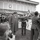 КОЛОНИСТ II принимает поздравления от своего владельца после победы в скачке, названной в его честь (1951 год) / Фотограф: FA Bobo/PIXSELL/PA Images