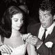 Обручальное кольцо с бриллиантом актрисы Пир АНЖЕЛИ потрясло ее друга Дина МАРТИНА, 1954 г. / Фотограф: Getty Images