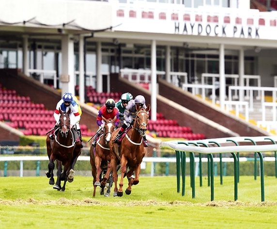 На трибунах становится тише