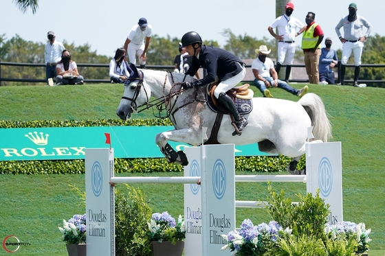 Гарри Смолдерс первый на CSI5* в Веллингтоне 