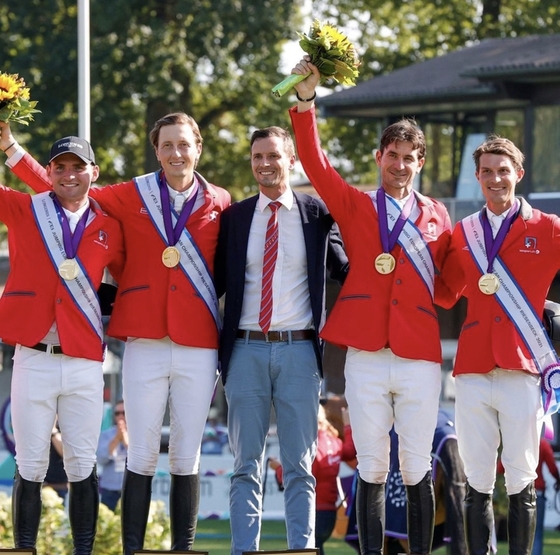 Команда Швейцарии завоевала золото чемпионата Европы по конкуру 