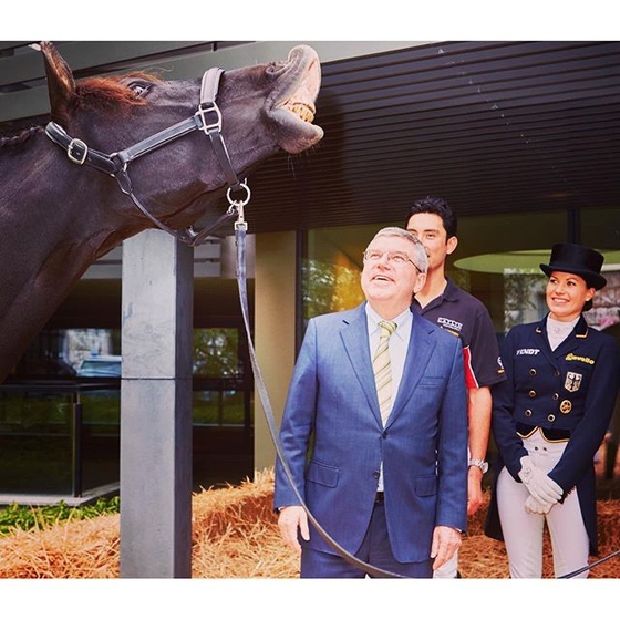 Томас Бах навестил штаб-квартиру Международной федерации конного спорта