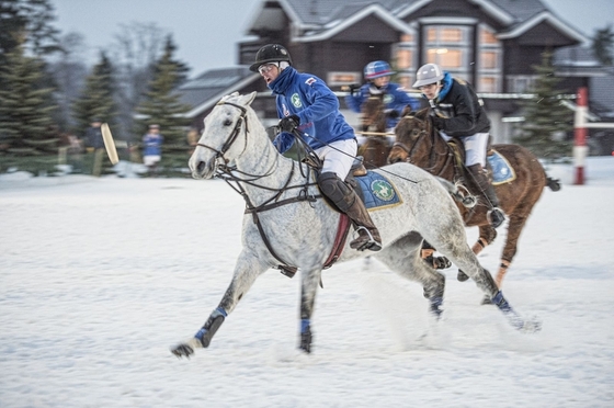 В Целеево состоялся русско-швейцарский турнир по конному поло на снегу