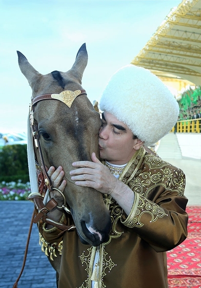 В скачках в Туркменистане победил Президент