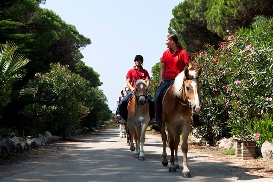 Весна в Horse Country Resort Congress & Spa 