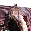 Бузова въехала на коне в российский шоу-бизнес