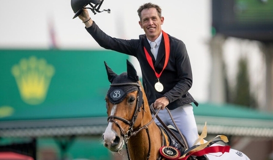 Скотт Браш упрочил лидерство