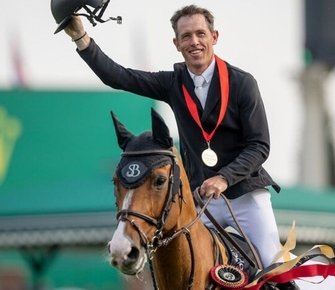 Скотт Браш упрочил лидерство